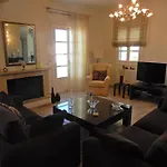 Apartament Arokaria House